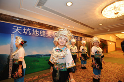 隆活動(dòng)現(xiàn)場苗族歌舞